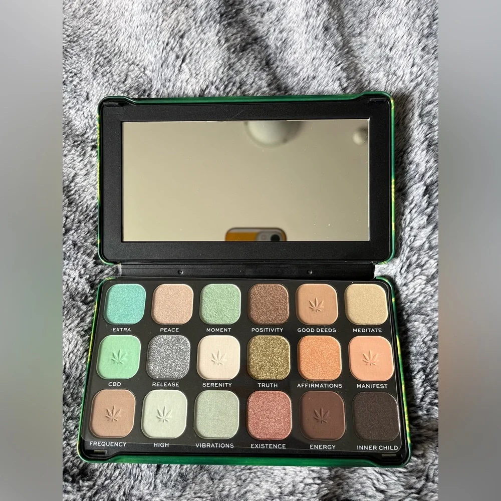 Makeup Revolution, Forever Flawless, Eyeshadow Palette, Chilled Vibes.